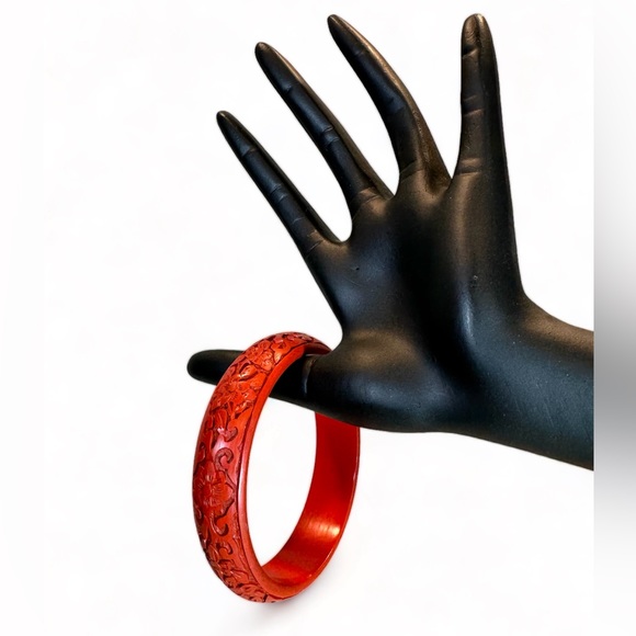 Red CINNABAR Bangle Bracelet, Hand carved Lacquer, Vintage 70's - Picture 4 of 9